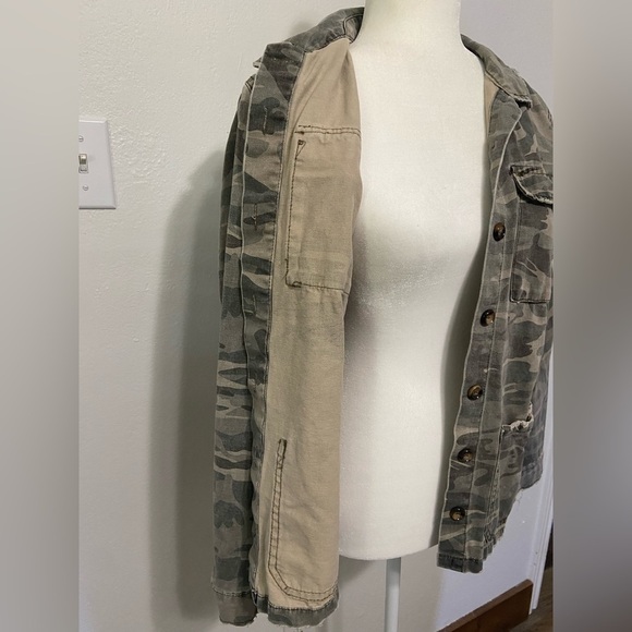 Mustard Seed women's medium distressed cargo pocket button down shacket EUC - Picture 6 of 10